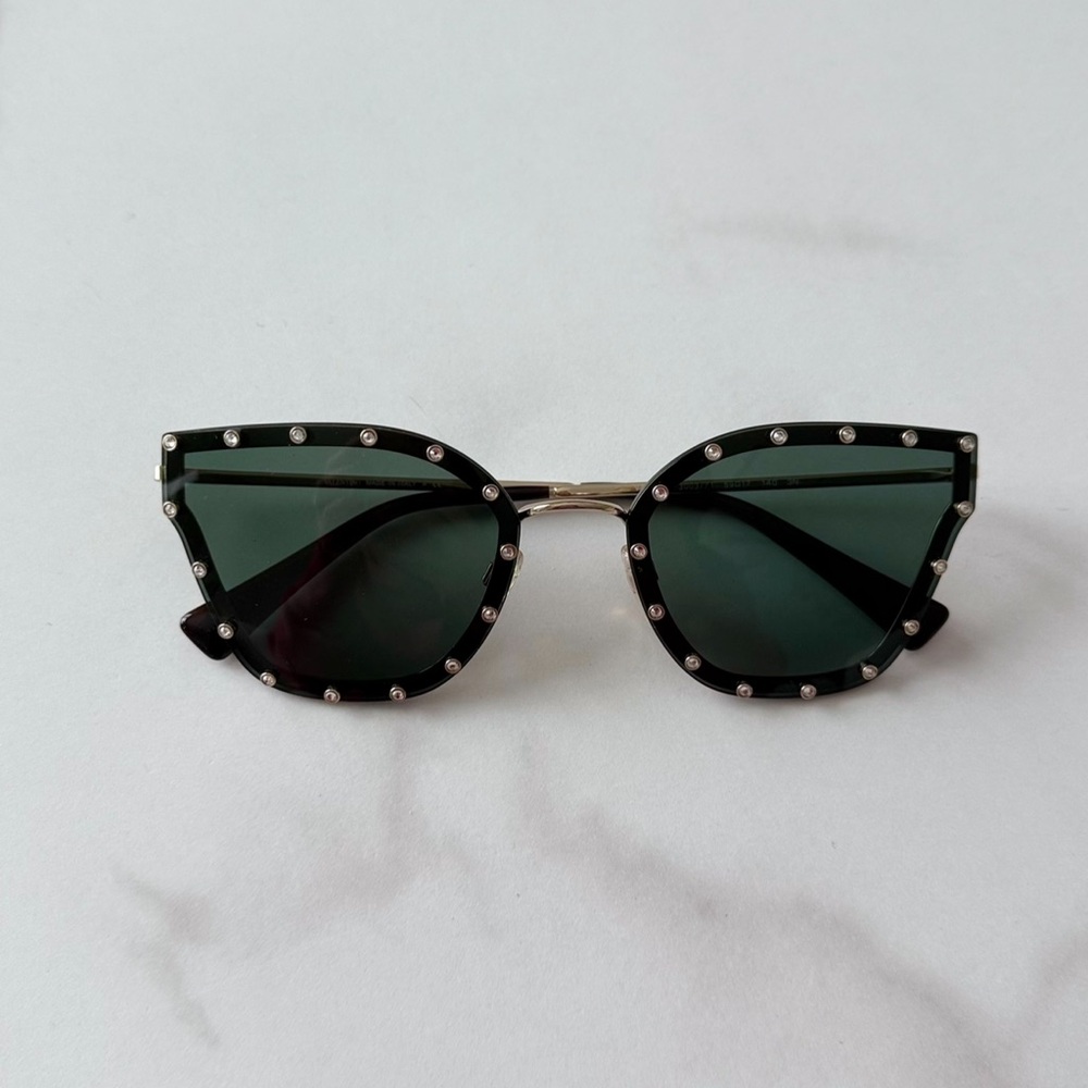 Authentic Valentino Garavani Crystal rockstuds black frame Sunglasses - Picture 4 of 17